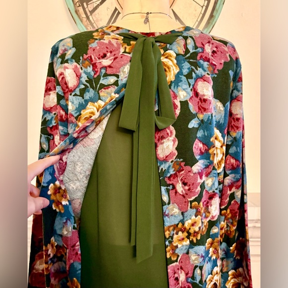 Bobeau Blue and Pink Floral Blouse - Picture 9 of 11